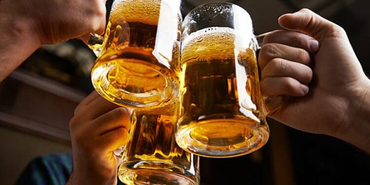 Numbeo: Në Ballkan, birra më e shtrenjtë pihet në Shqipëri