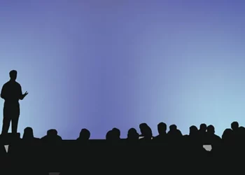 Kush është kandidati tipik për deputet? Burrë, mbi 40 vjeç, jeton në Tiranë dhe është i përfshirë në politikë