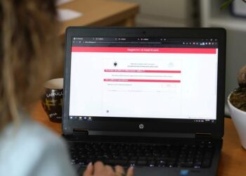 Çfarë është “Karta Blu” për të huajt që duan punë? Aplikimi përmes e-Albania edhe për punonjës sezonalë