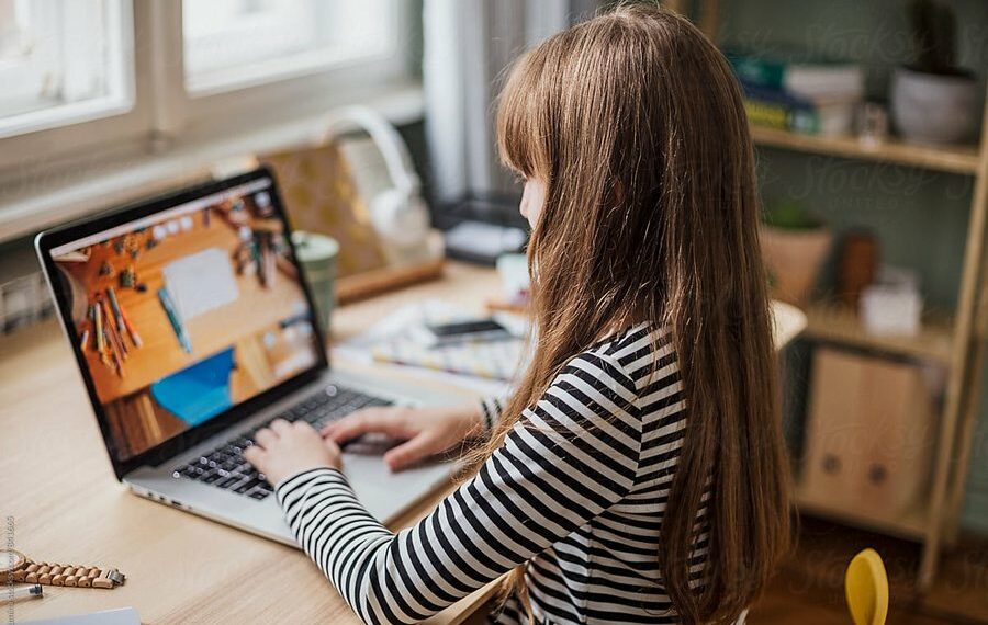 Adoleshentet kodojnë 4 herë më shumë se meshkujt/ Eurostat: Femrat shqiptare renditen të parat në rajon