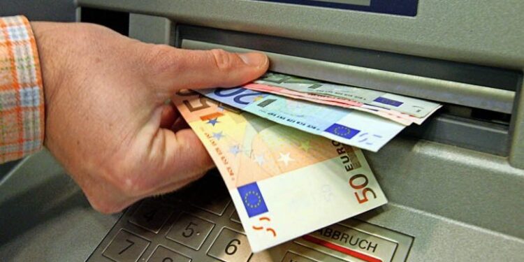 Ky është zyrtari me pagën më të lartë në Kosovë