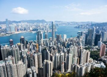 Lufta tregtare, posta e Hong Kongut pezullon dërgesat drejt SHBA