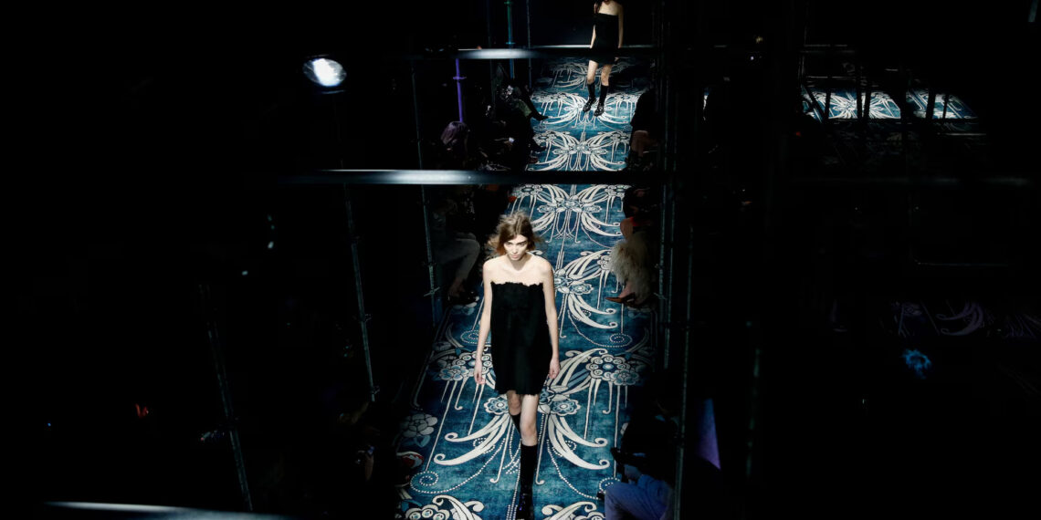 Pas largimit të Donatellas, Prada mund të blejë Versacen