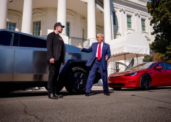 8 fotografitë që përshkruajnë 100 ditët e para të Trump