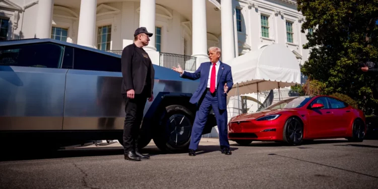 8 fotografitë që përshkruajnë 100 ditët e para të Trump