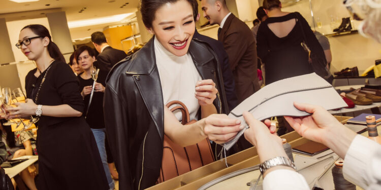 Produkte luksoze për 5 dollarë? Kina trondit tregun amerikan përmes TikTok-ut