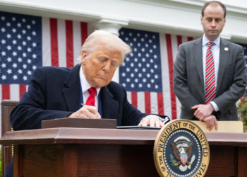 Nga kafeja tek lodrat e seksit, artikujt që amerikanët do t’i paguajnë me “flori” për shkak të tarifave të Trump