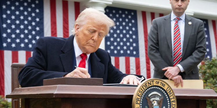 Nga kafeja tek lodrat e seksit, artikujt që amerikanët do t’i paguajnë me “flori” për shkak të tarifave të Trump