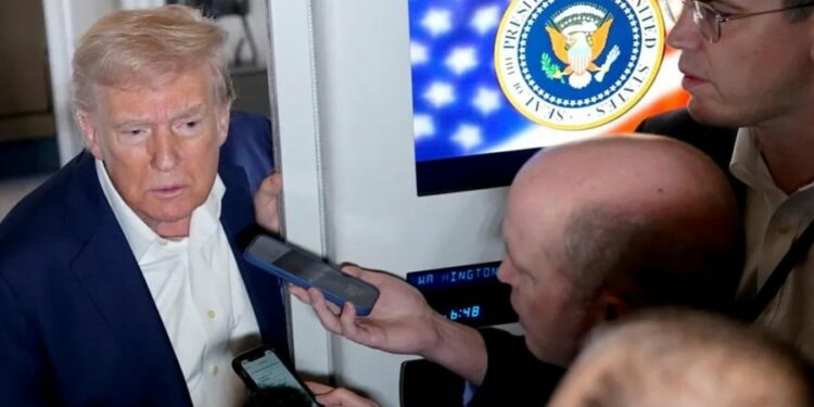 Trump përjashton celularët dhe kompjuterët nga tarifat e reja