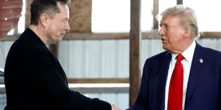 Tarifat e SHBA fusin ‘në sherr’ Trump dhe Elon Musk? Miliarderi sulmon këshilltarin e Presidentit: I marrë!