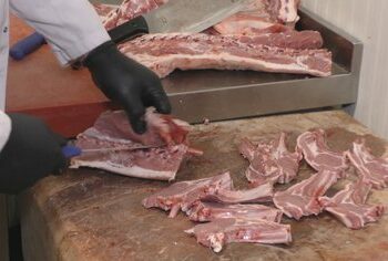 Ushqime të certifikuara, nga mishi te vezët, çdo produkt me kod sigurie