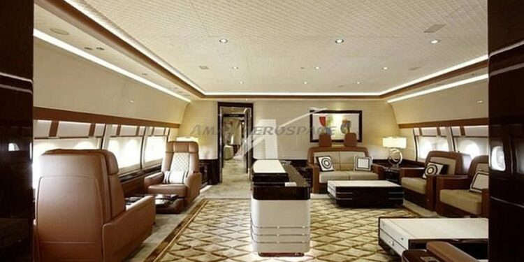 Me dhomë gjumi, 11 tualete dhe 40 televizorë… Brenda avionit luksoz që Katari i dhuroi Donald Trump-it