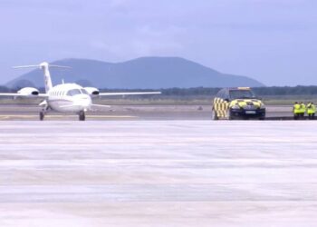 Ulet avioni i parë në aeroportin e Vlorës