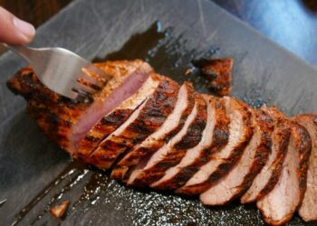 U raportua se mishi i derrit me salmonelë shitej në fshehtësi, ja cfarë thotë AKU