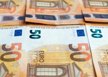 A mundet që euro të bëhet globale? Me dollarin që “lëkundet”, politikëbërësit europianë kanë një mundësi të artë