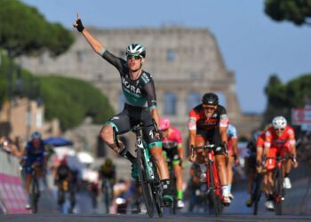 “Giro d’Italia 2025” bllokon trafikun. Ja rrugët ku ndalohet qarkullimi dhe parkimi nga 8-11 maj