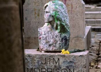 Gjendet rastësisht pas 37 vitesh statuja e Jim Morrison që u vodh nga varri