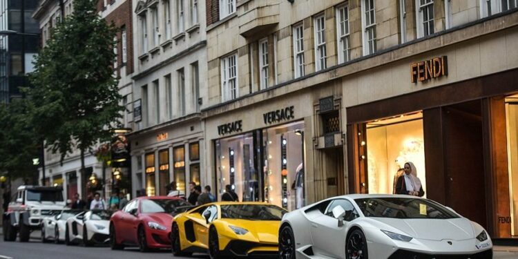 131 makina luksoze të sekuestruara – Nga Lamborghini te Rolls Royce, vlera e automjeteve llogaritet rreth 174 milionë lekë