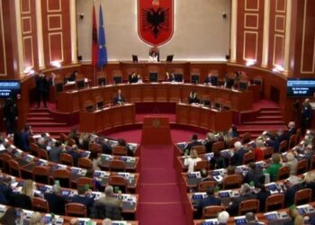 2046 kandidatë për 140 vende – Gara parlamentare në Shqipëri