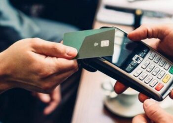 Po ndikojnë turistët, pagesat me kartë po rriten edhe këtë vit