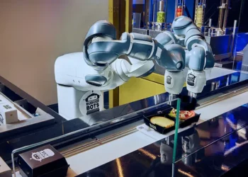 Burger në 27 sekonda? Robotët po transformojnë fast food-in në Kaliforni!