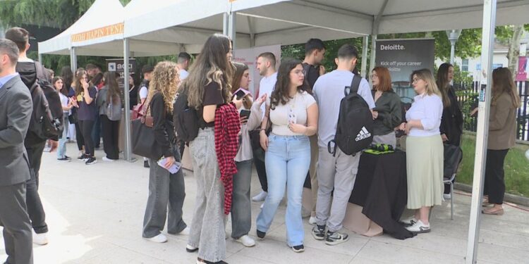 “Hidh hapin tënd”, paga 1 deri në 3 mijë euro, kërkohen punonjës në shumë sektorë