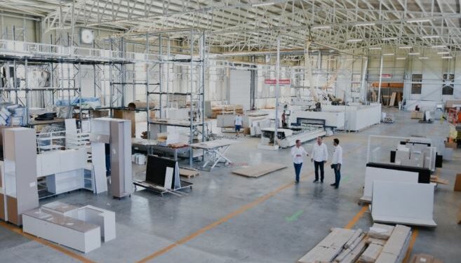 Rritet me 10% numri i bizneseve. Shqiptarët preferojnë tregtinë, serviset e makinave, hotelet e restorantet