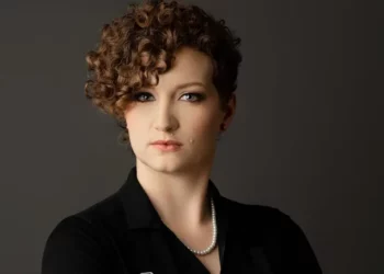 Nga refuzimi në punë te një biznes gjysmë-milionësh, historia frymëzuese e Amber Starling