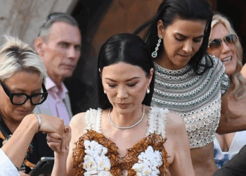 Gruaja që “ha miliarderët”, kush ishte personazhi më i rrezikshëm në dasmën e Jeff Bezos?