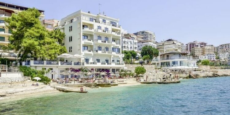 Bie interesi për banesa, turizmi merr me vete dhe lejet e ndërtimit