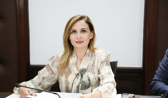 Analiza e Jorida Tabakut: Pas zgjedhjeve bie euro, biznesi dhe familjet shqiptare po vuajnë pasojat