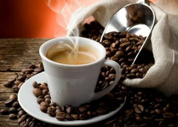 Shqiptarët, nuk “ndahen” nga kafeja/Importi i produktit në muajin maj arriti rekord historik