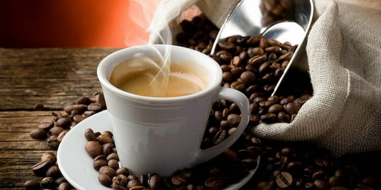 Shqiptarët, nuk “ndahen” nga kafeja/Importi i produktit në muajin maj arriti rekord historik