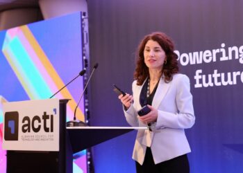 Kozeta Garret, shqiptarja që udhëheq sigurinë kibernetike në Microsoft!