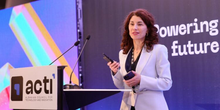 Kozeta Garret, shqiptarja që udhëheq sigurinë kibernetike në Microsoft!