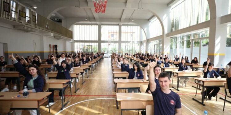 Maturantët me provime. Por më pas, si i zgjedhin degët e studimit?