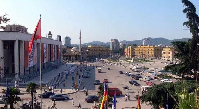 Konfliktet dhe krizat e huaja, si është goditur dhe ka mbijetuar ekonomia shqiptare