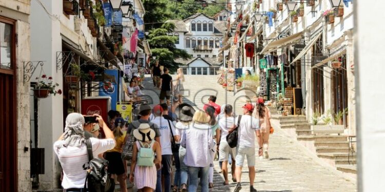 Mbi 3.4 milionë të huaj në 5 muaj, jo vetëm për turizëm