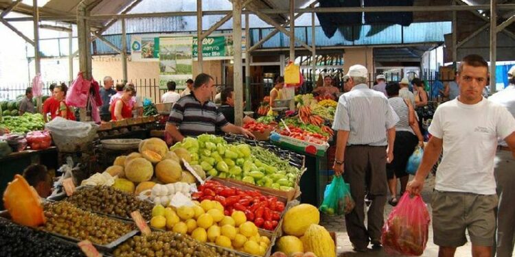 Shifrat e fundit/ Turistët rrisin konsumin dhe të ardhurat në buxhet