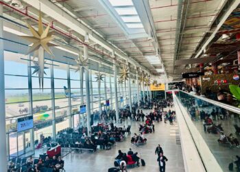 Jo vetëm për turizëm, rritet numri i të huajve që vijnë për biznes dhe atyre tranzitë