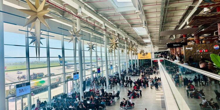 Jo vetëm për turizëm, rritet numri i të huajve që vijnë për biznes dhe atyre tranzitë