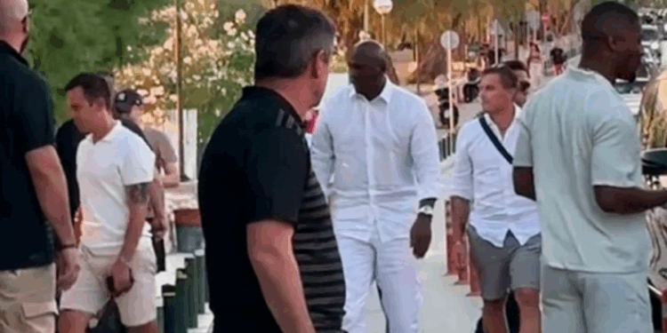 Legjenda Michael Jordan lë bakshish shumën e çmendur në restorantin grek