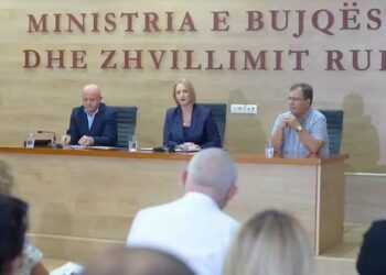 “Rritje e ankesave të lidhura me ushqimin”, Denaj pezullon inspektorët e AKU-së, ngrihet komision vlerësimi