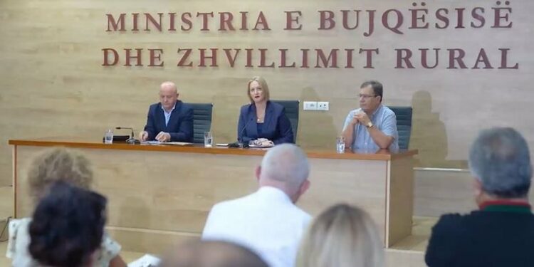 “Rritje e ankesave të lidhura me ushqimin”, Denaj pezullon inspektorët e AKU-së, ngrihet komision vlerësimi