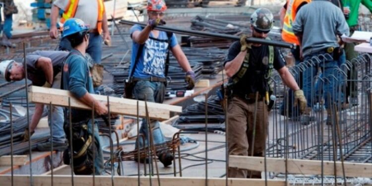 Kriza për punëtorë, mbi 86 mijë aplikime nga të huajt në e-Albania