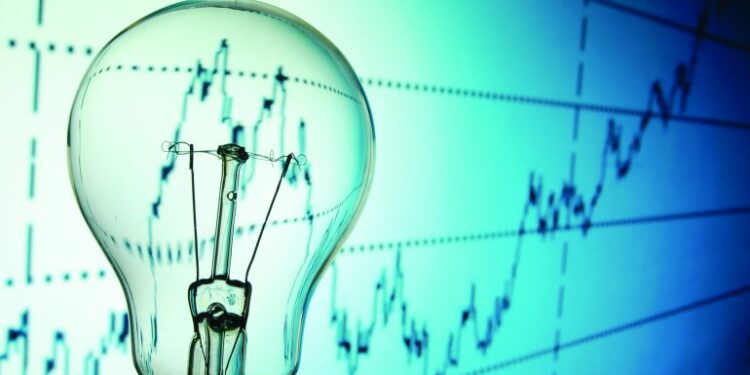 Turistët dhe temperaturat e larta rrisin me 20% konsumin e energjisë, ja cfarë po ndodh në terren