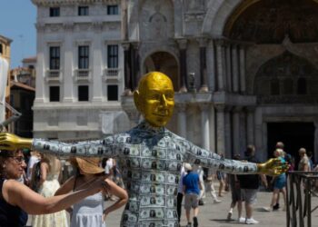 A është imorale të jesh shumë i pasur? Studimi tregon perceptimet e qytetarëve nga 20 vende të botës