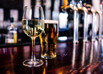 Birra apo vera, kujt i përket froni i pijes më të mirë alkolike