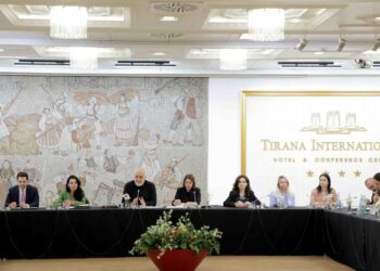 Rama merr vendimin: Do të konfiskojmë pallatet me kate shtesë. Do krijohet listë e zezë për ndërtuesit