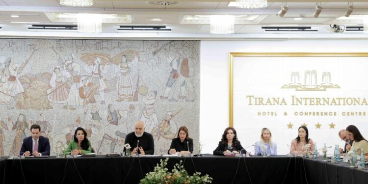 Rama merr vendimin: Do të konfiskojmë pallatet me kate shtesë. Do krijohet listë e zezë për ndërtuesit